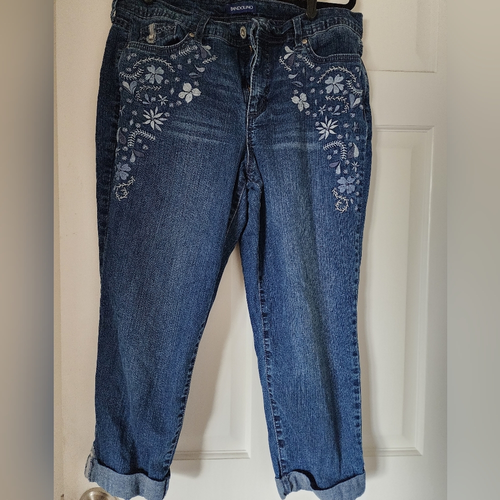 Bandolino Embroidered crop jeans size 12